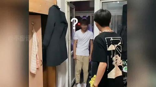 男生宿舍搞笑视频,搞笑视频里的男生宿舍欢乐时光